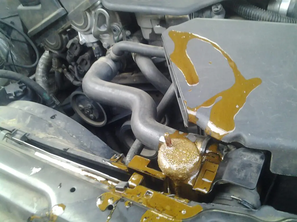 حل مشكلة خلط الماء مع الزيت في الرديتر في سيارات مرسيدس