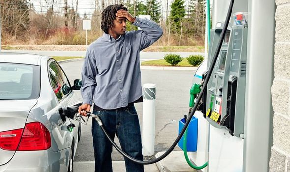 مشكلة في تعبئة خزان الوقود