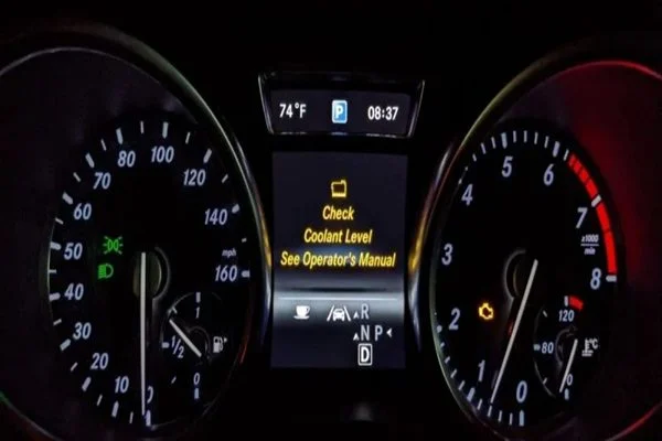 الرسالة التحذيرية top up coolant Mercedes